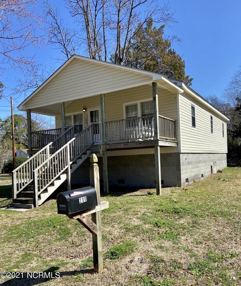 209 Daniels Street - Photo 1