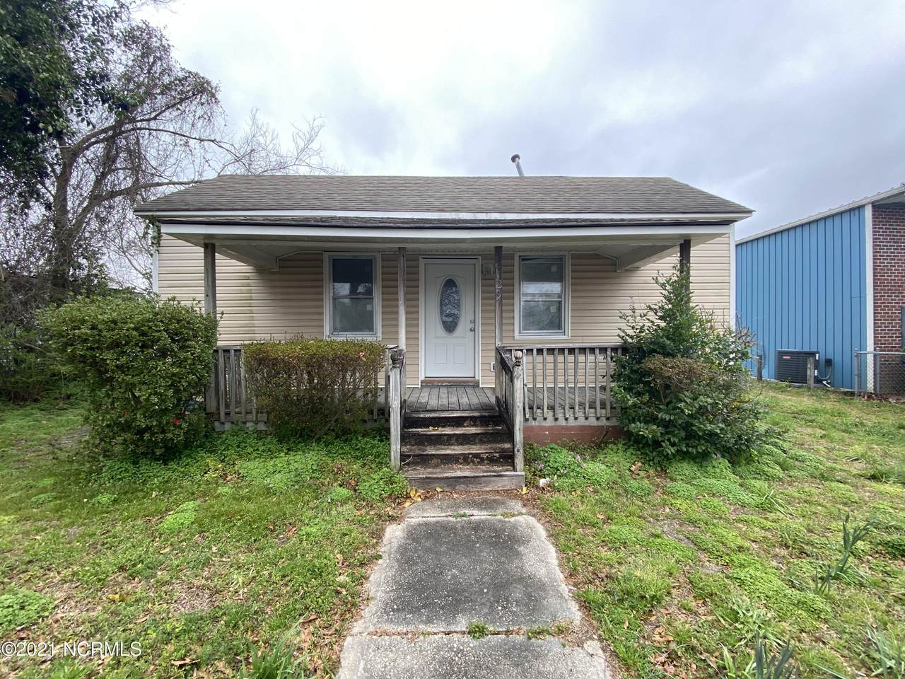 2129 Dexter Street - Photo 1