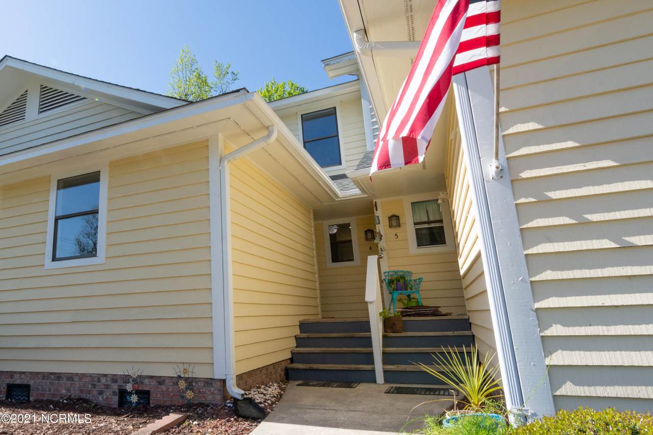 10167 Creekside Drive - Photo 1