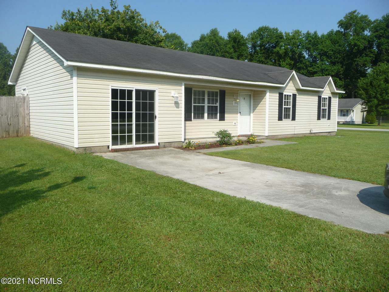 200 Auburn Court - Photo 1
