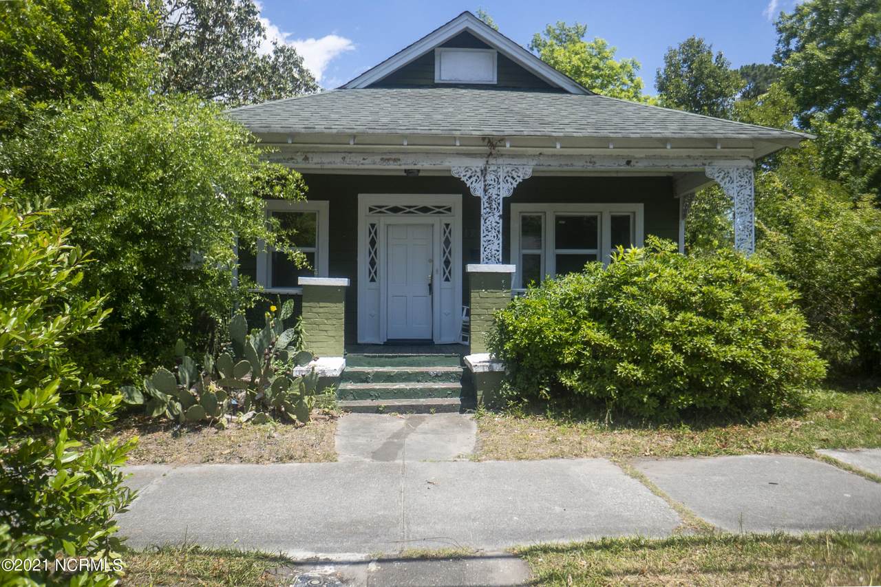 1205 7th Street - Photo 1