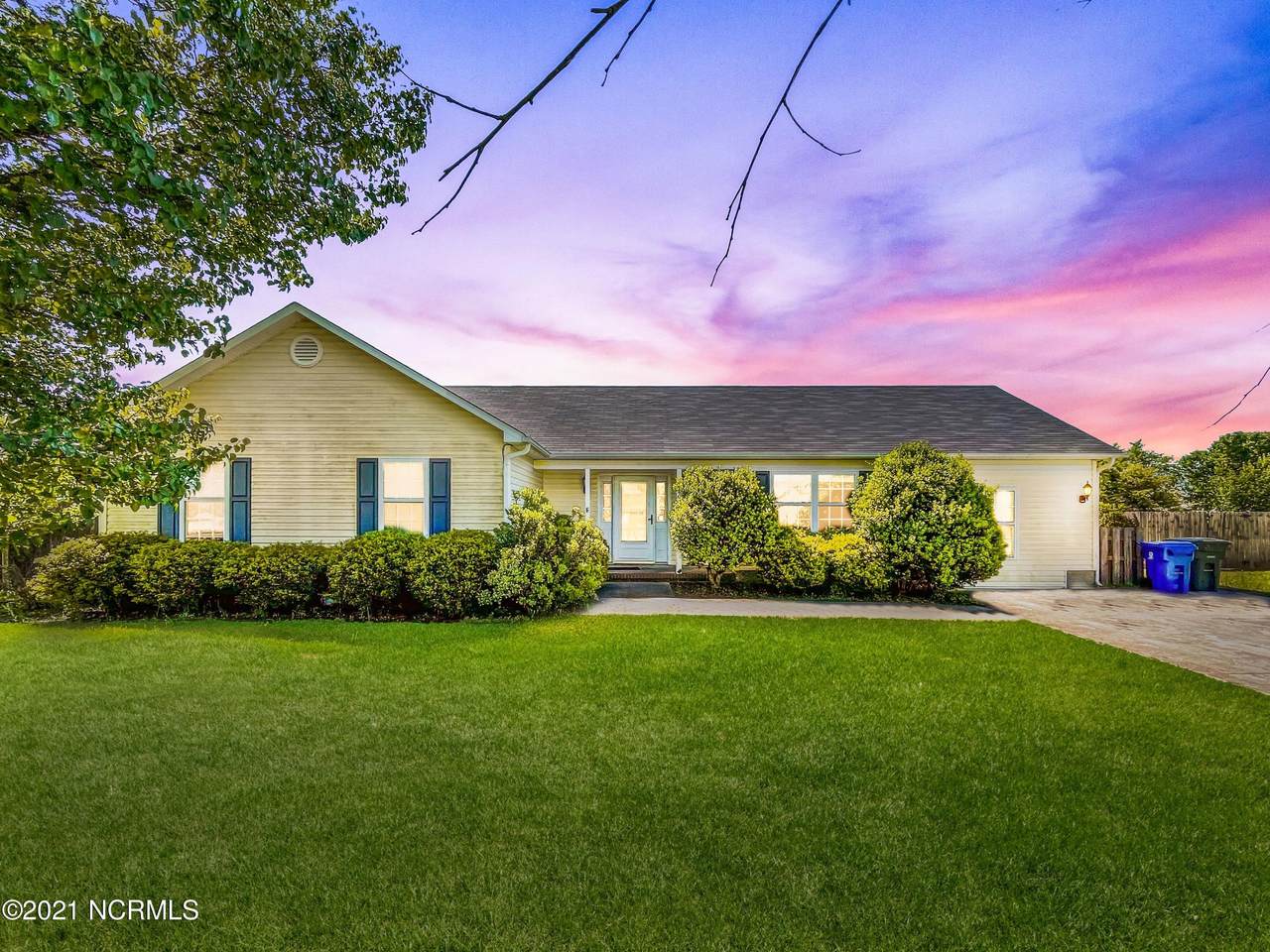 106 Annie Road - Photo 1