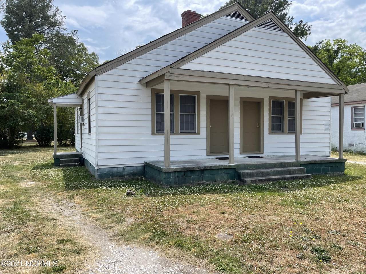 401 Dexter Street - Photo 1