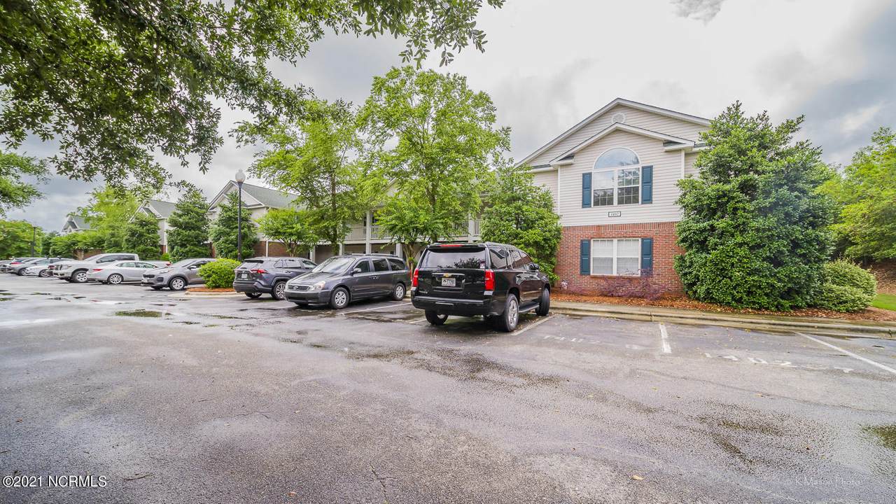 1402 Willoughby Park Court - Photo 1
