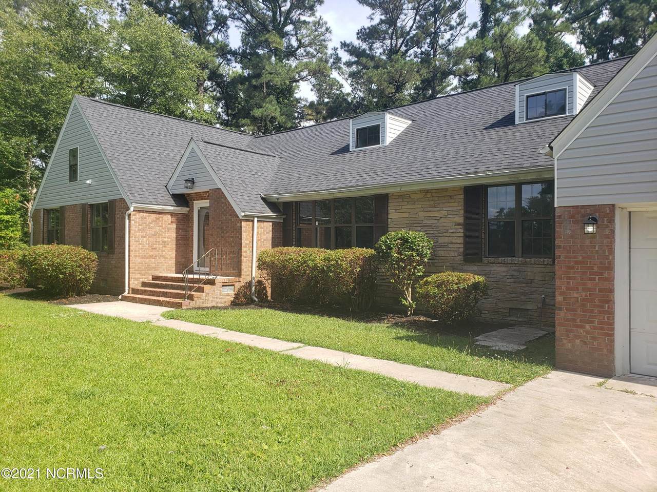 2206 Colony Plaza - Photo 1