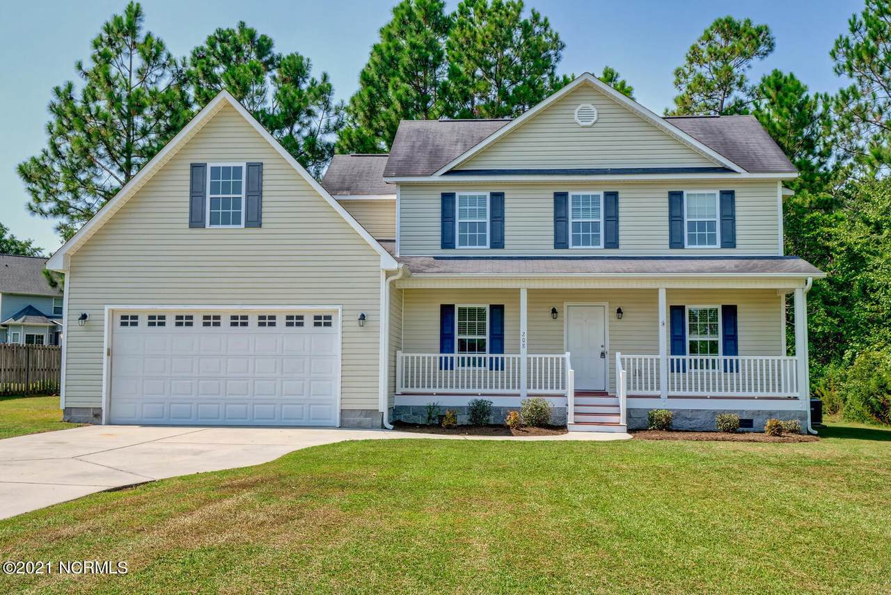 208 Everett Drive - Photo 1