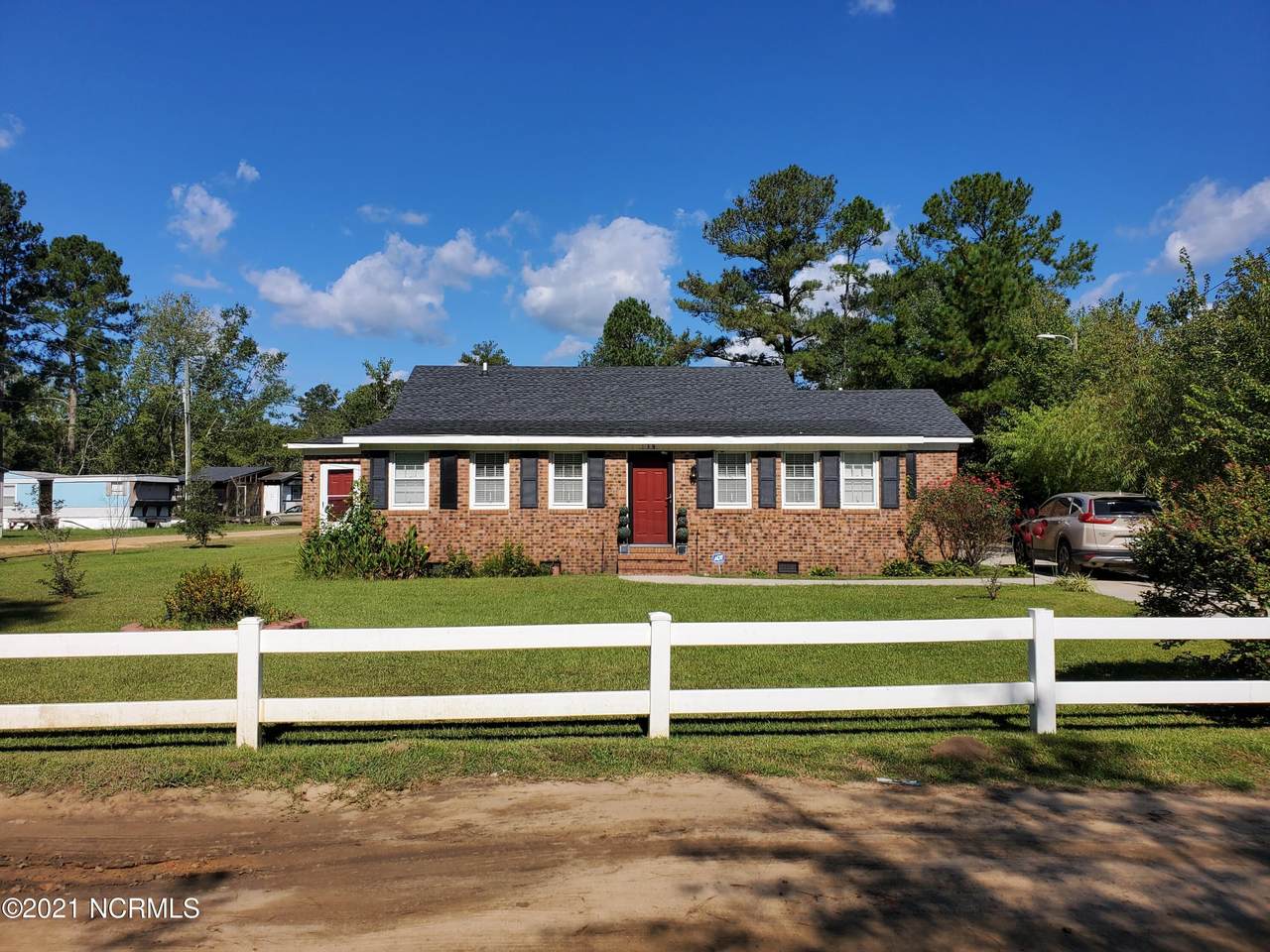 139 Lennondale Boulevard - Photo 1