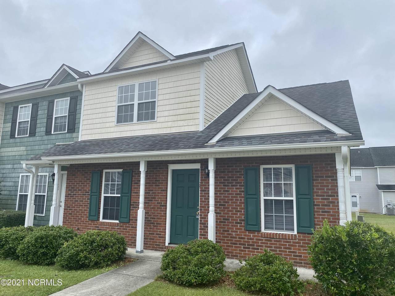 207 Ashwood Drive - Photo 1