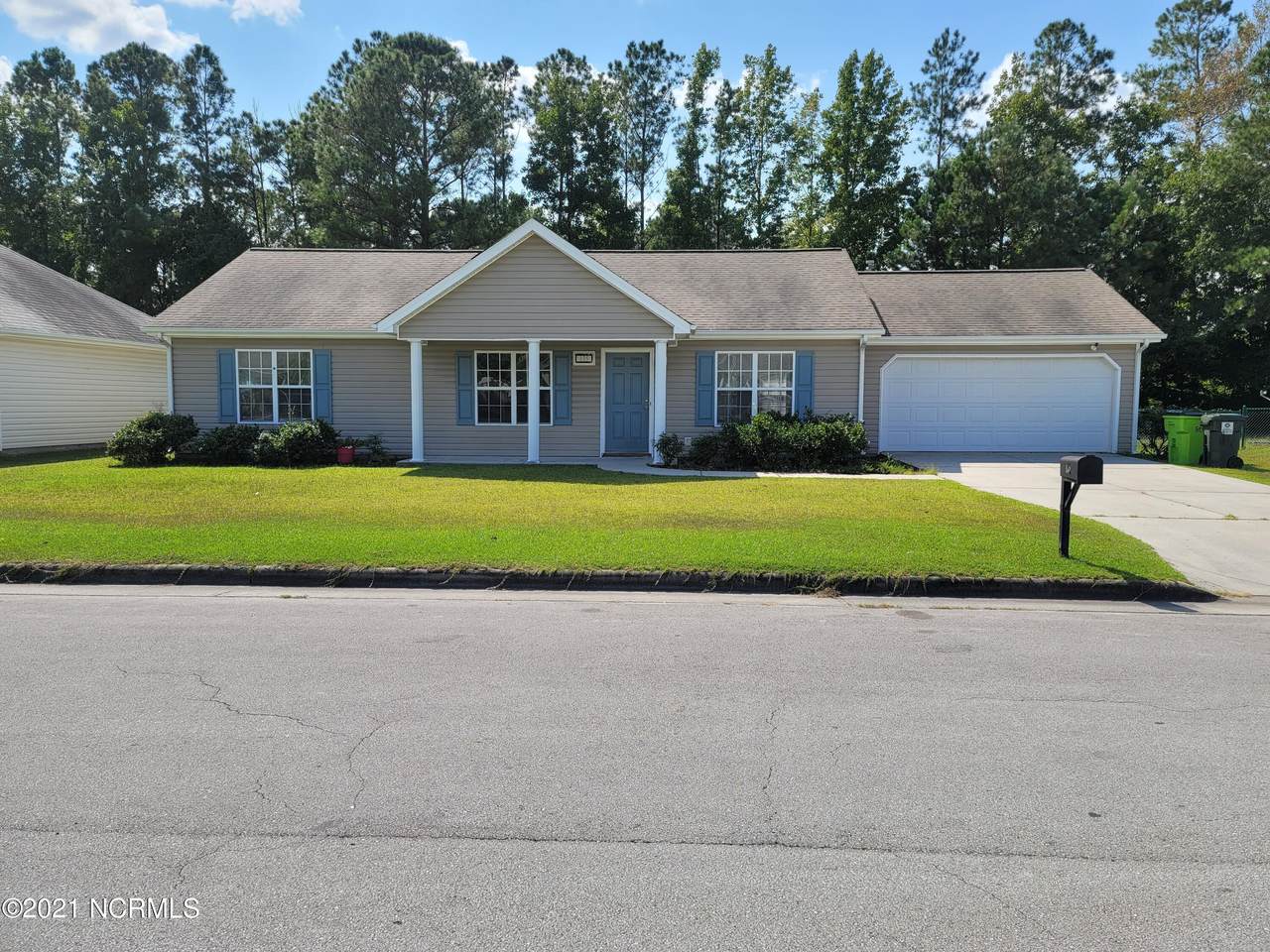 135 Corinth Drive - Photo 1