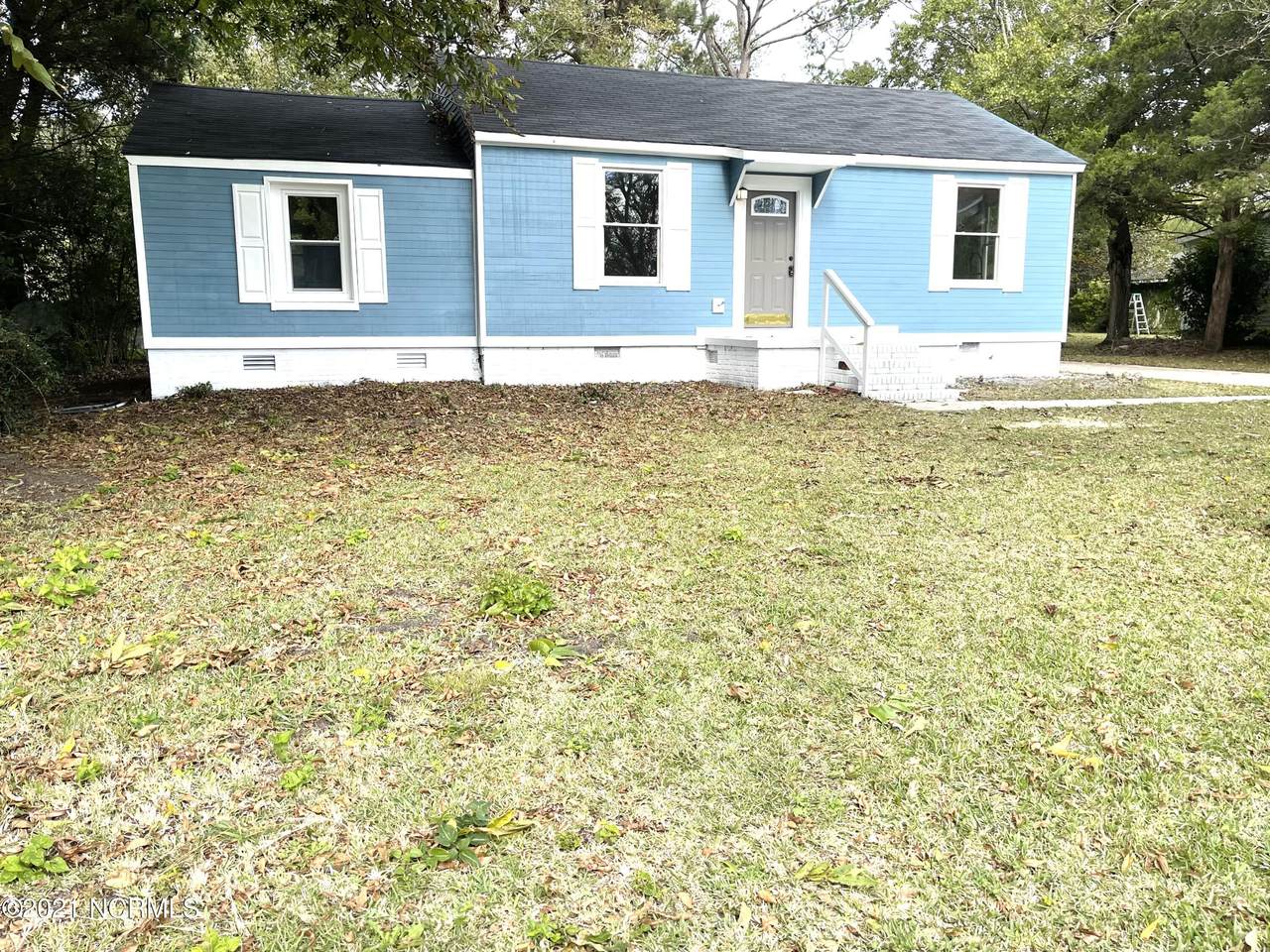 2204 Henderson Avenue - Photo 1