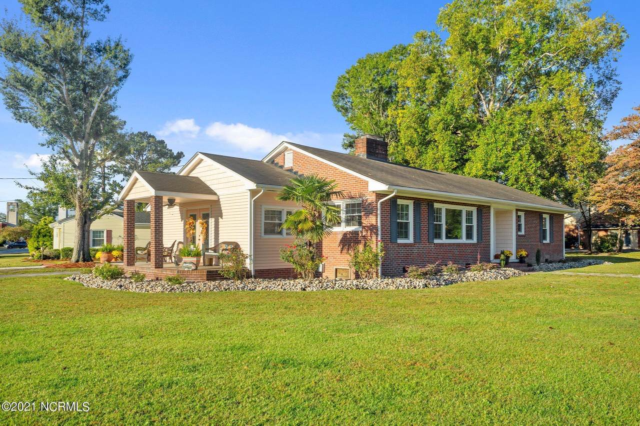 301 Woodland Drive - Photo 1