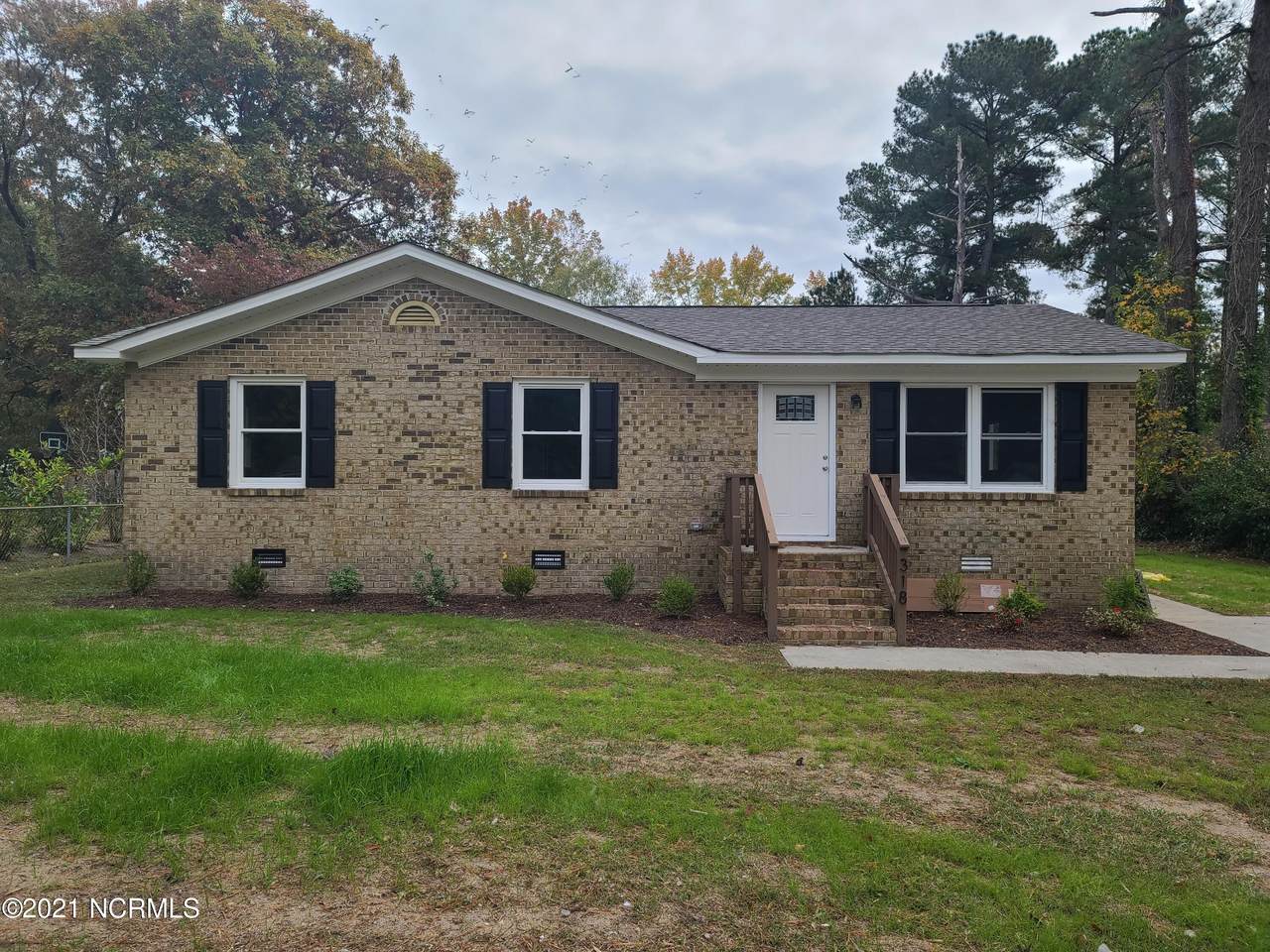 318 Oak Grove Avenue - Photo 1