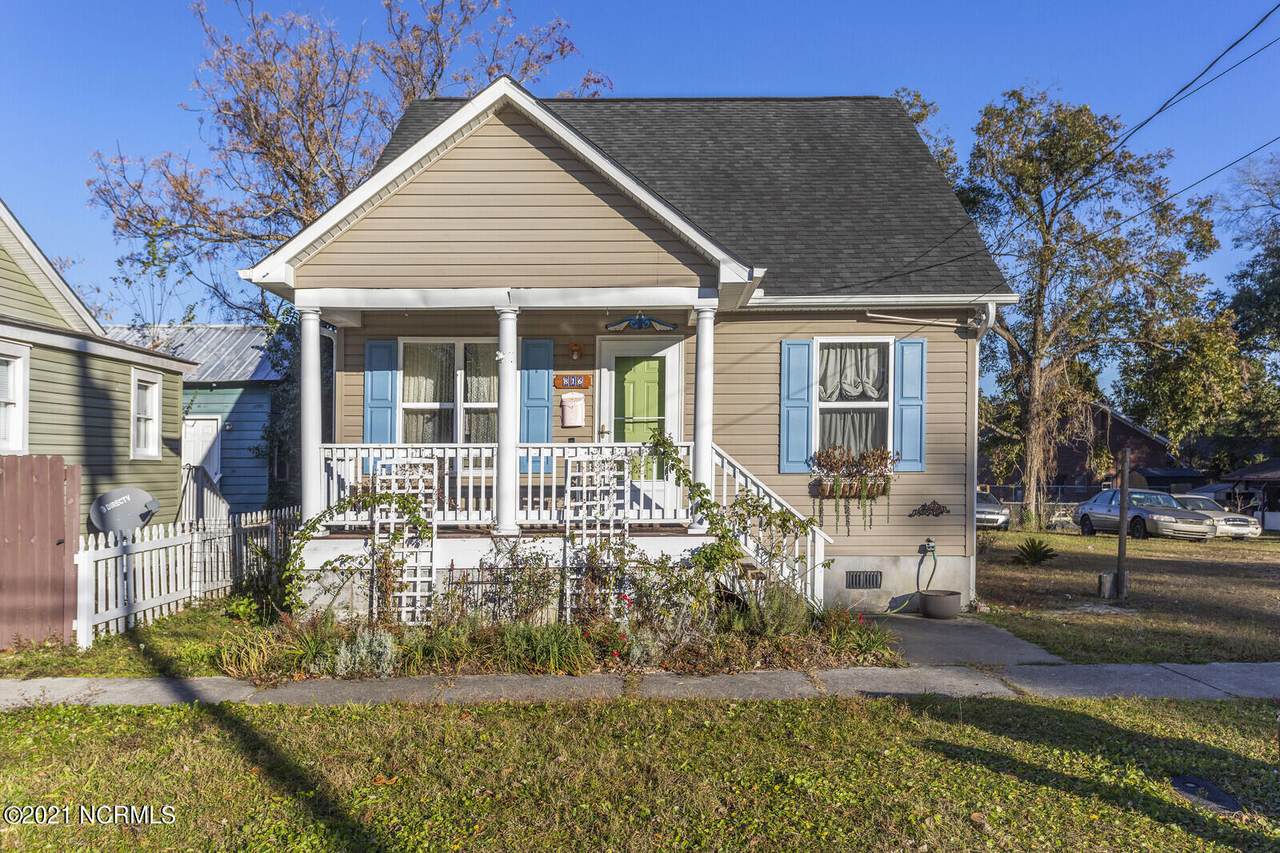 816 7th Street - Photo 1