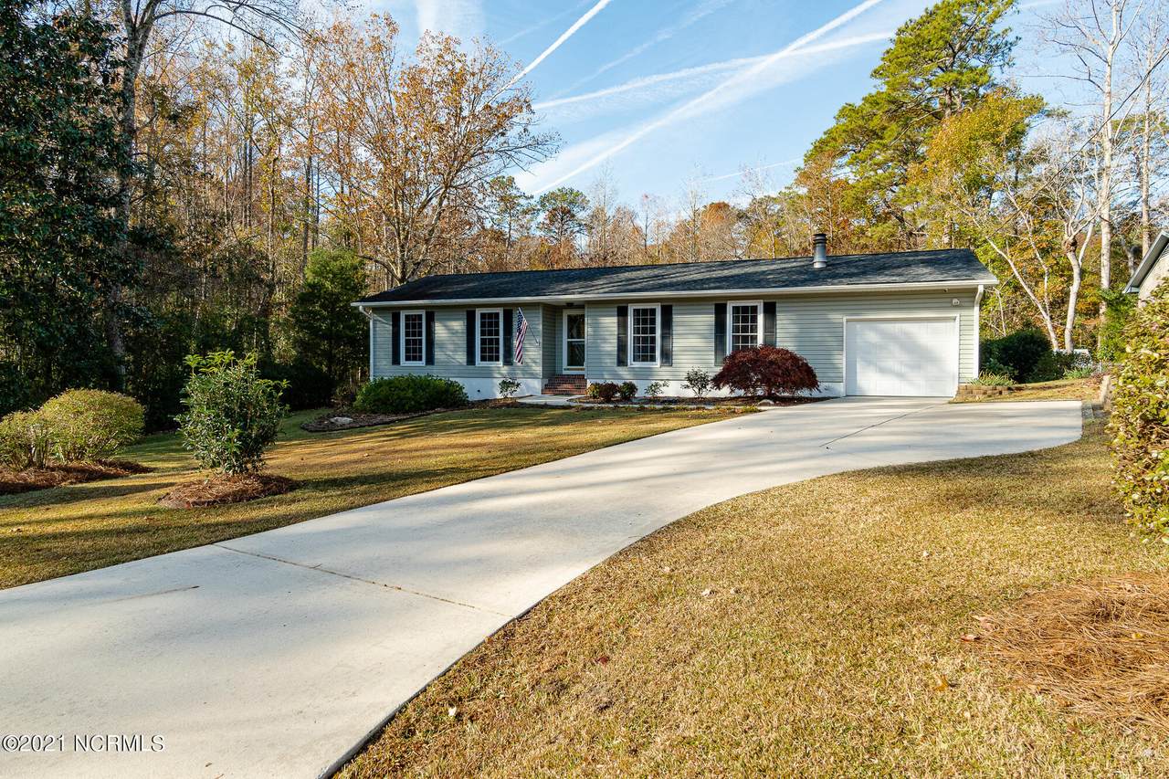 121 Woodland Drive - Photo 1