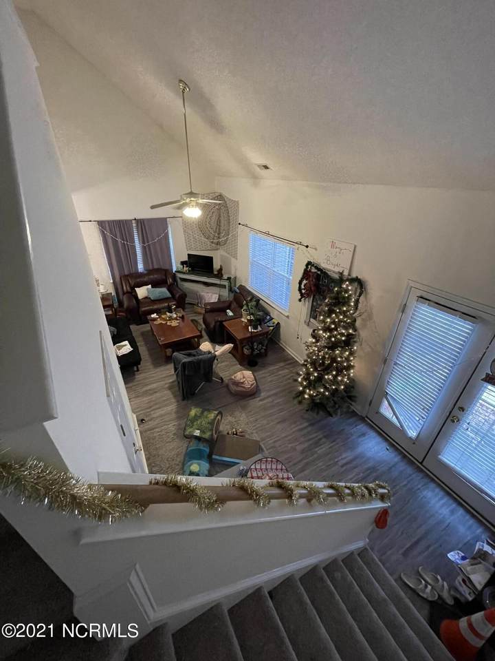 107 Stratford Road - Photo 1