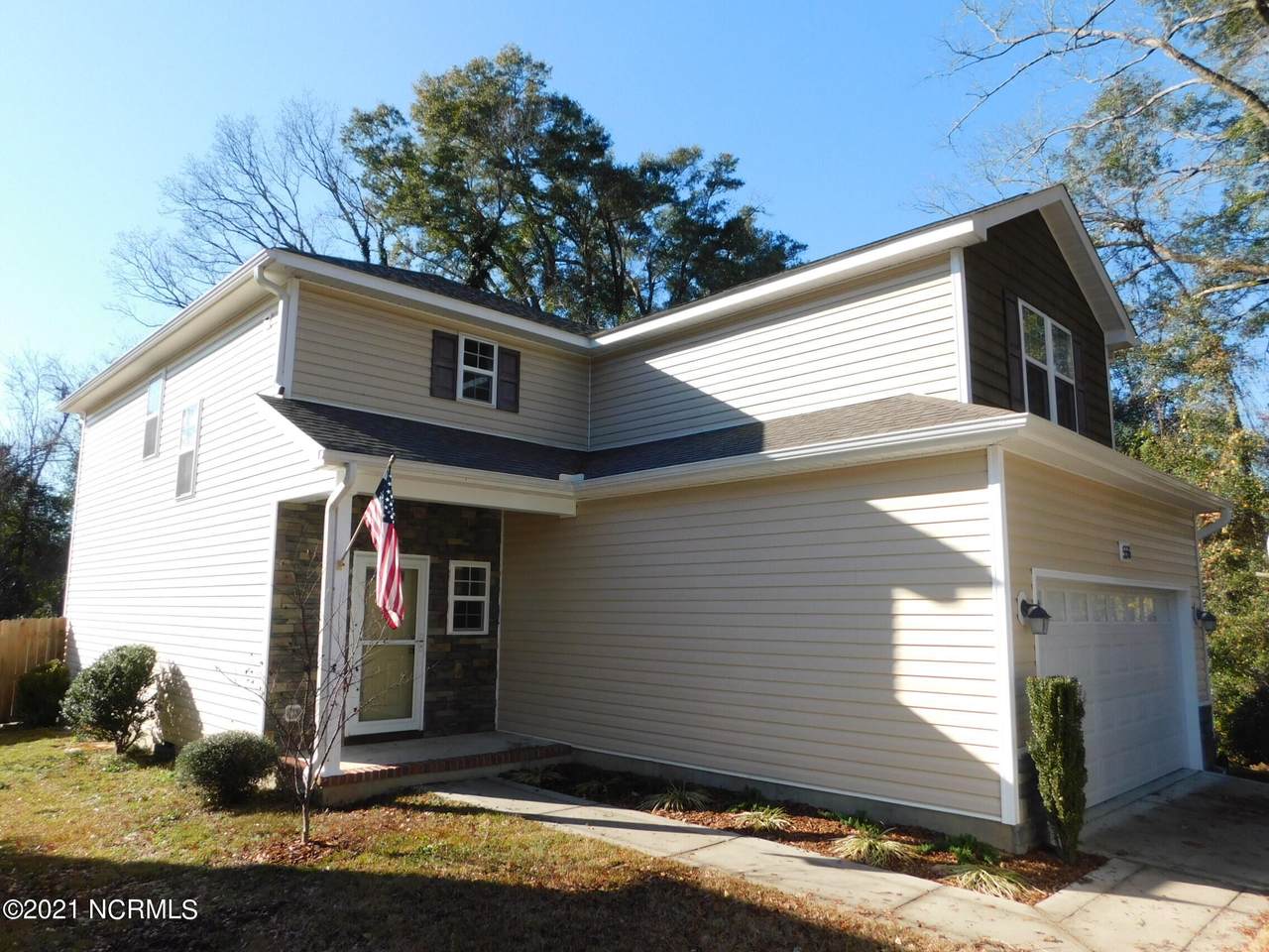 556 New Hampshire Avenue - Photo 1
