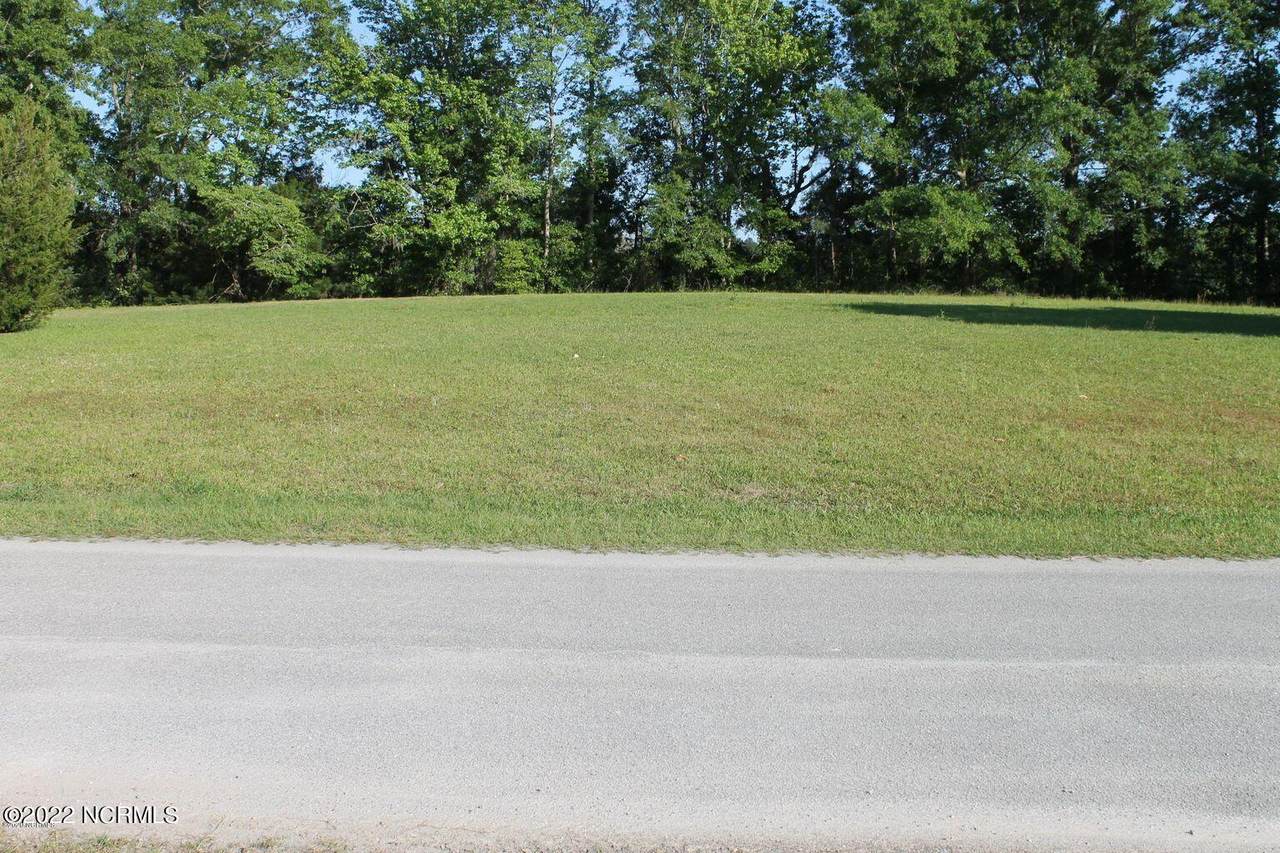 208 Lakes Drive - Photo 1