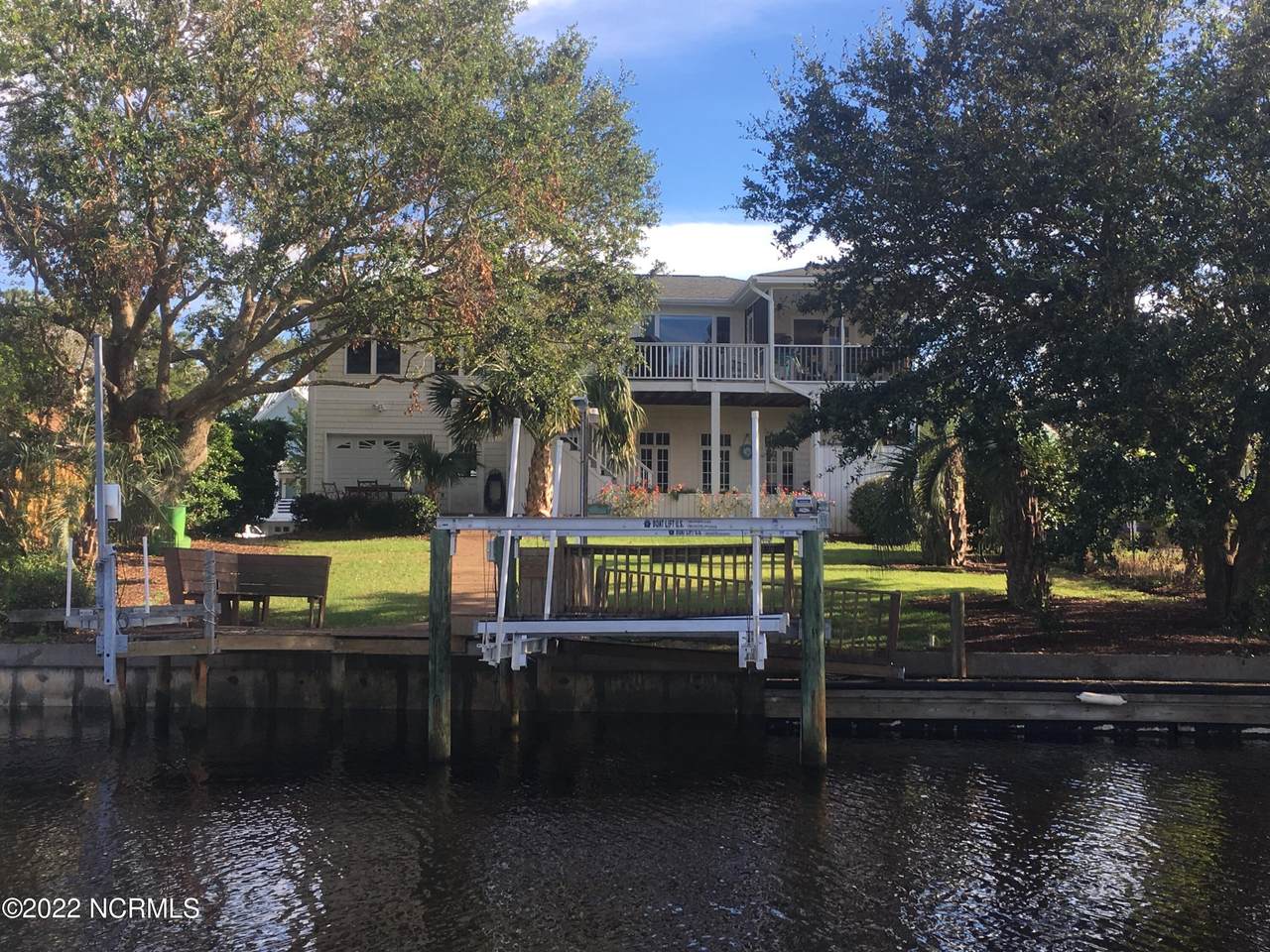 202 Teakwood Drive - Photo 1