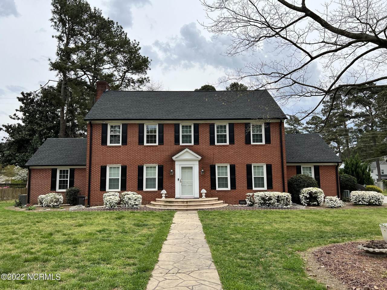 913 Parkside Drive - Photo 1