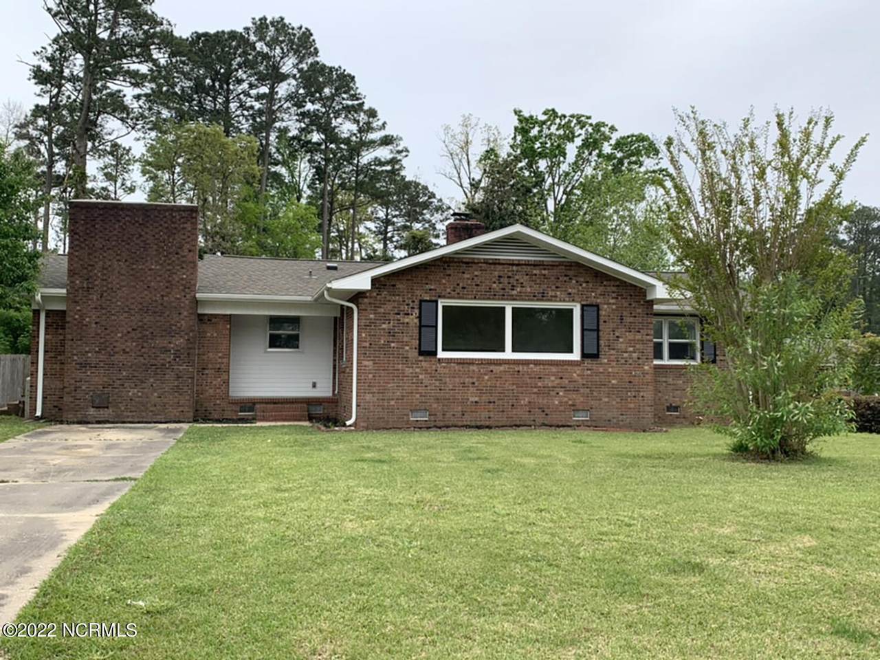 102 Club Lane - Photo 1