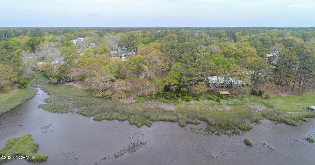 208 Shoreline Drive - Photo 1