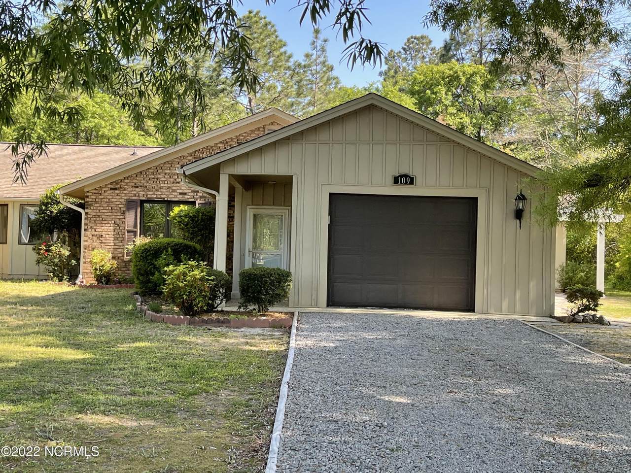 109 Shagbark Court - Photo 1
