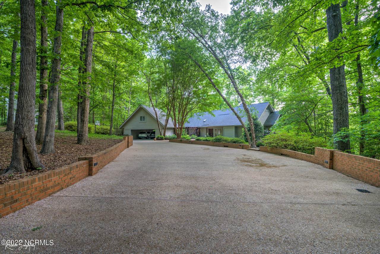 833 Williamsburg Drive - Photo 1