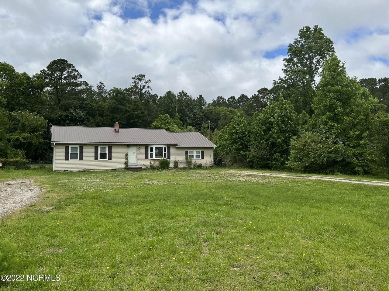 225 Lakewood Drive - Photo 1