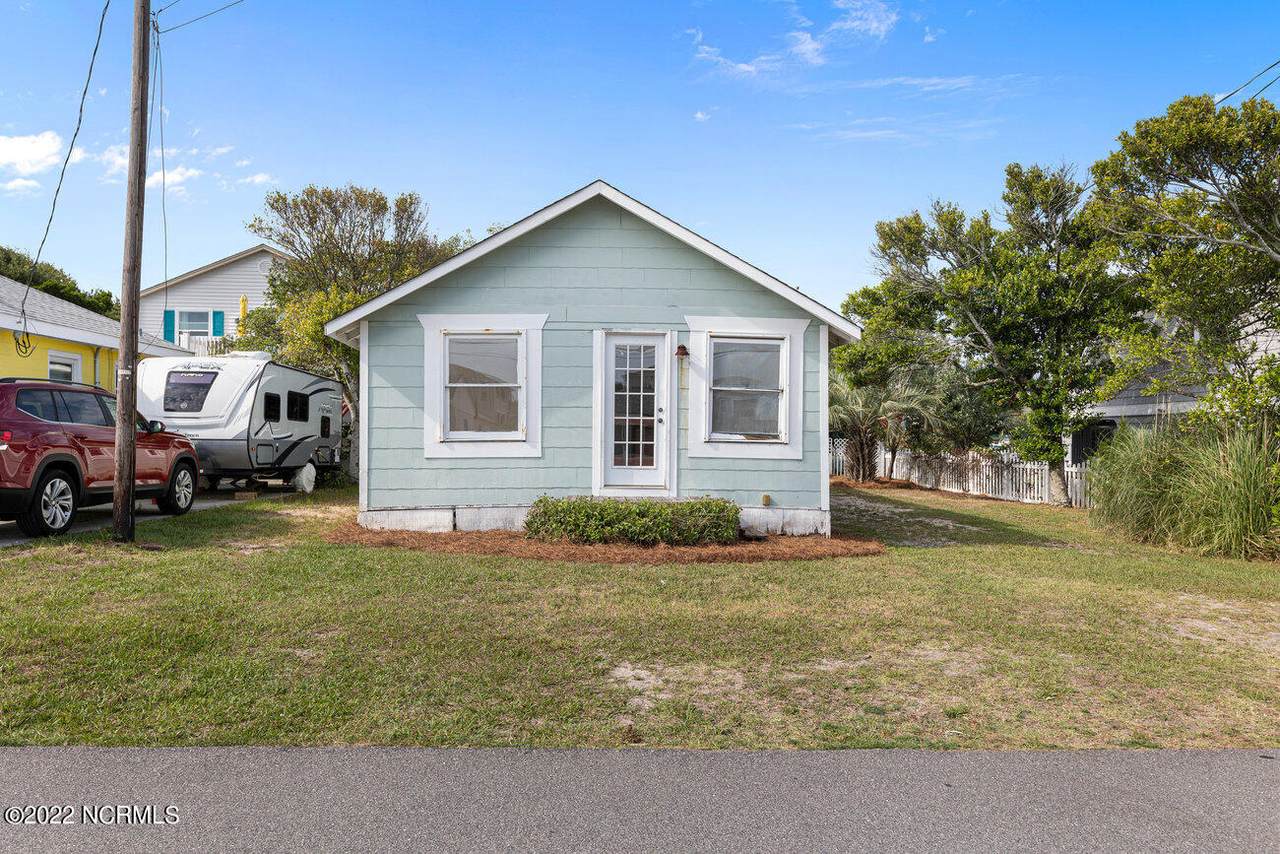 304 M Avenue - Photo 1
