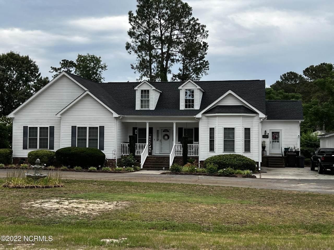 106 Knollwood Drive - Photo 1