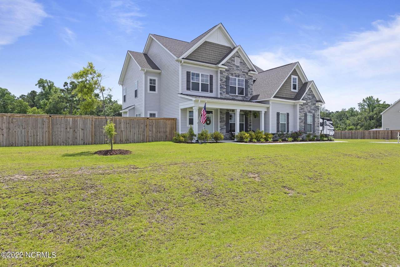 401 Breeze Way Court - Photo 1