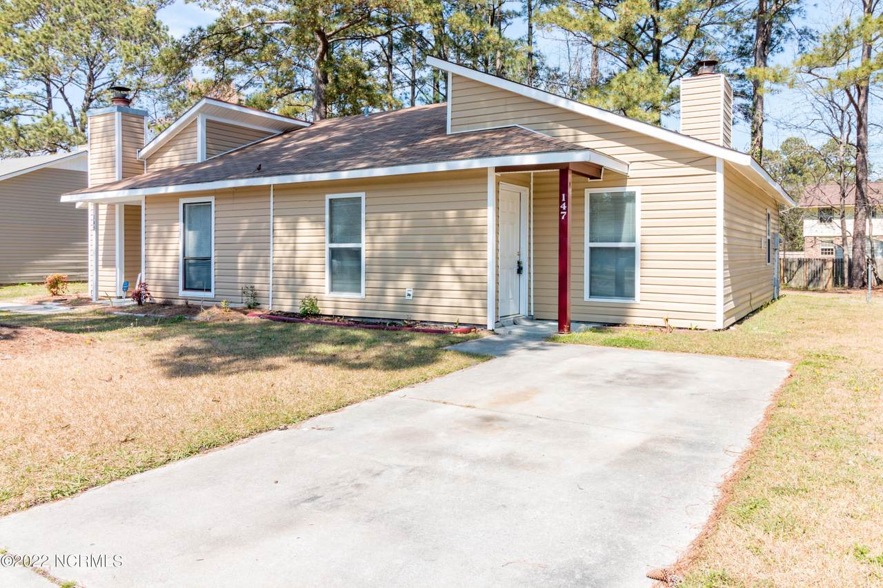 147 Village Circle - Photo 1