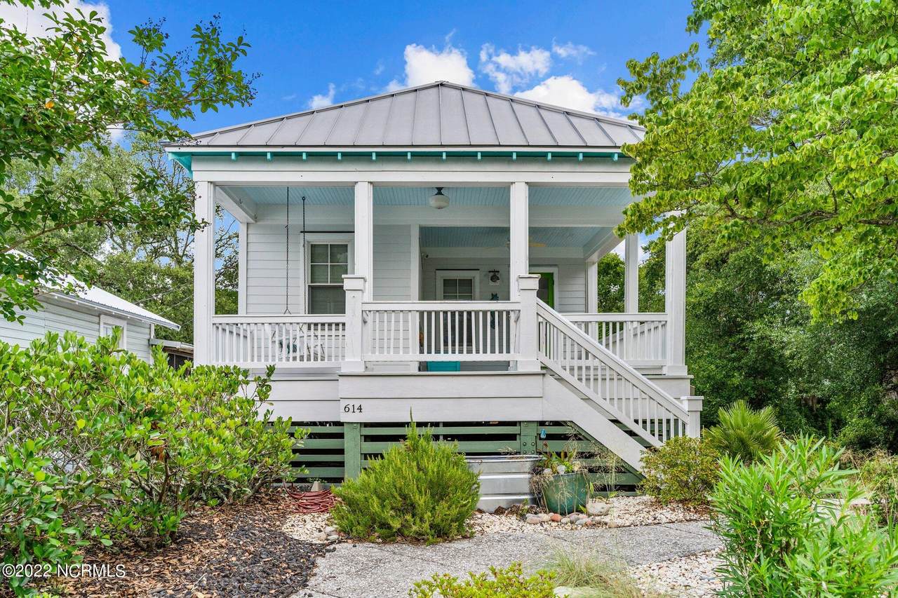 614 Clarendon Avenue - Photo 1