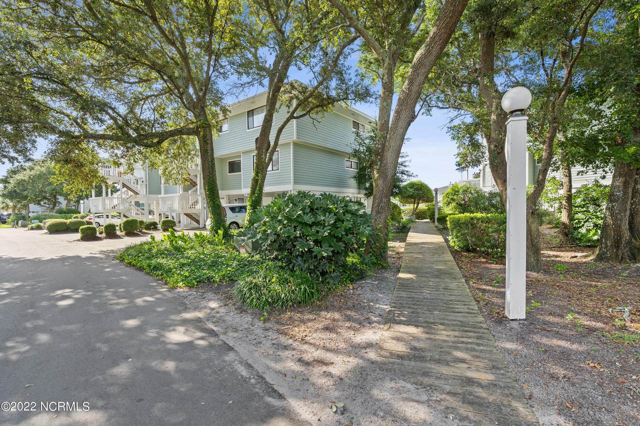 105 Teakwood Drive - Photo 1