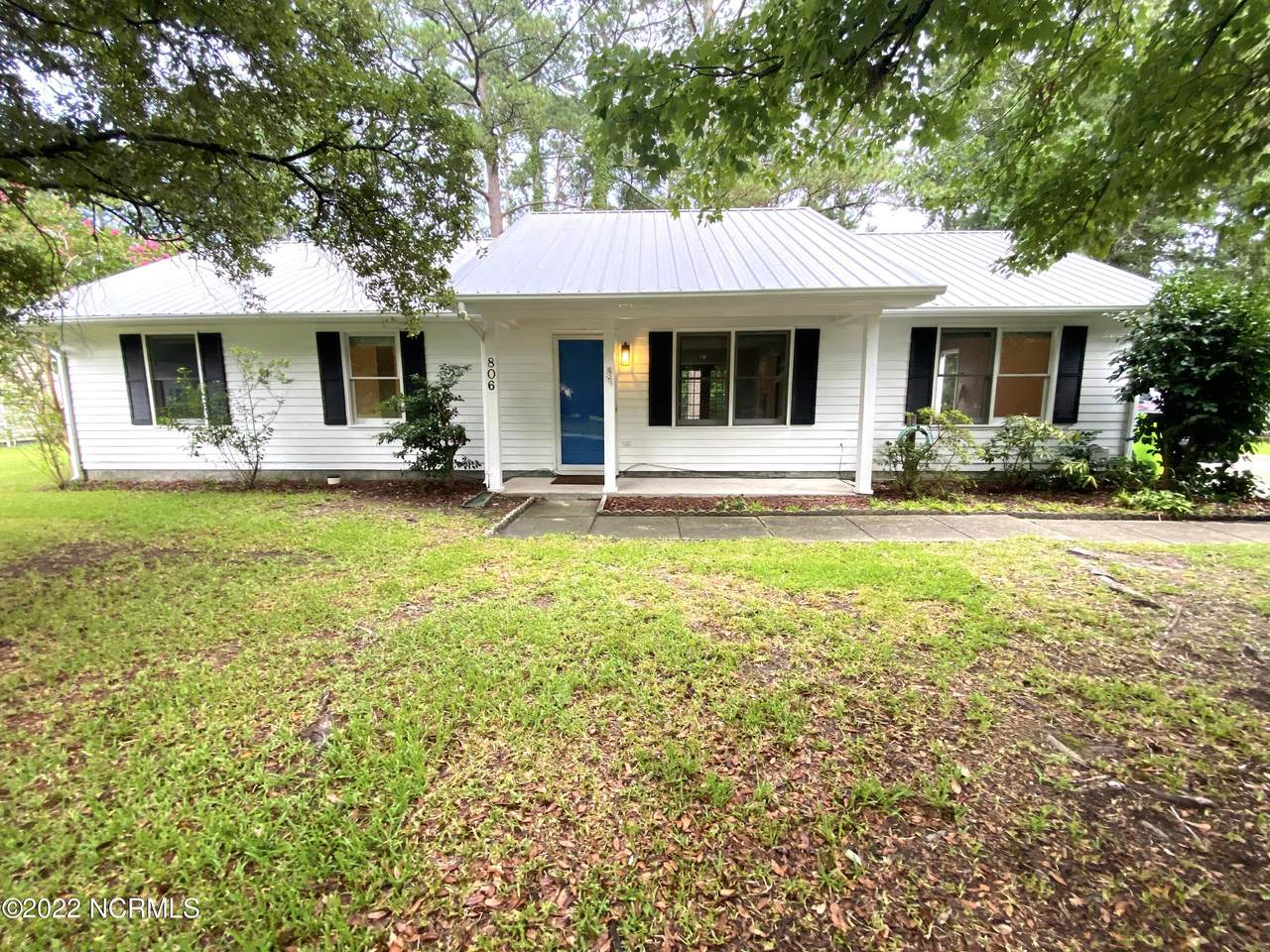 806 Halifax Circle - Photo 1