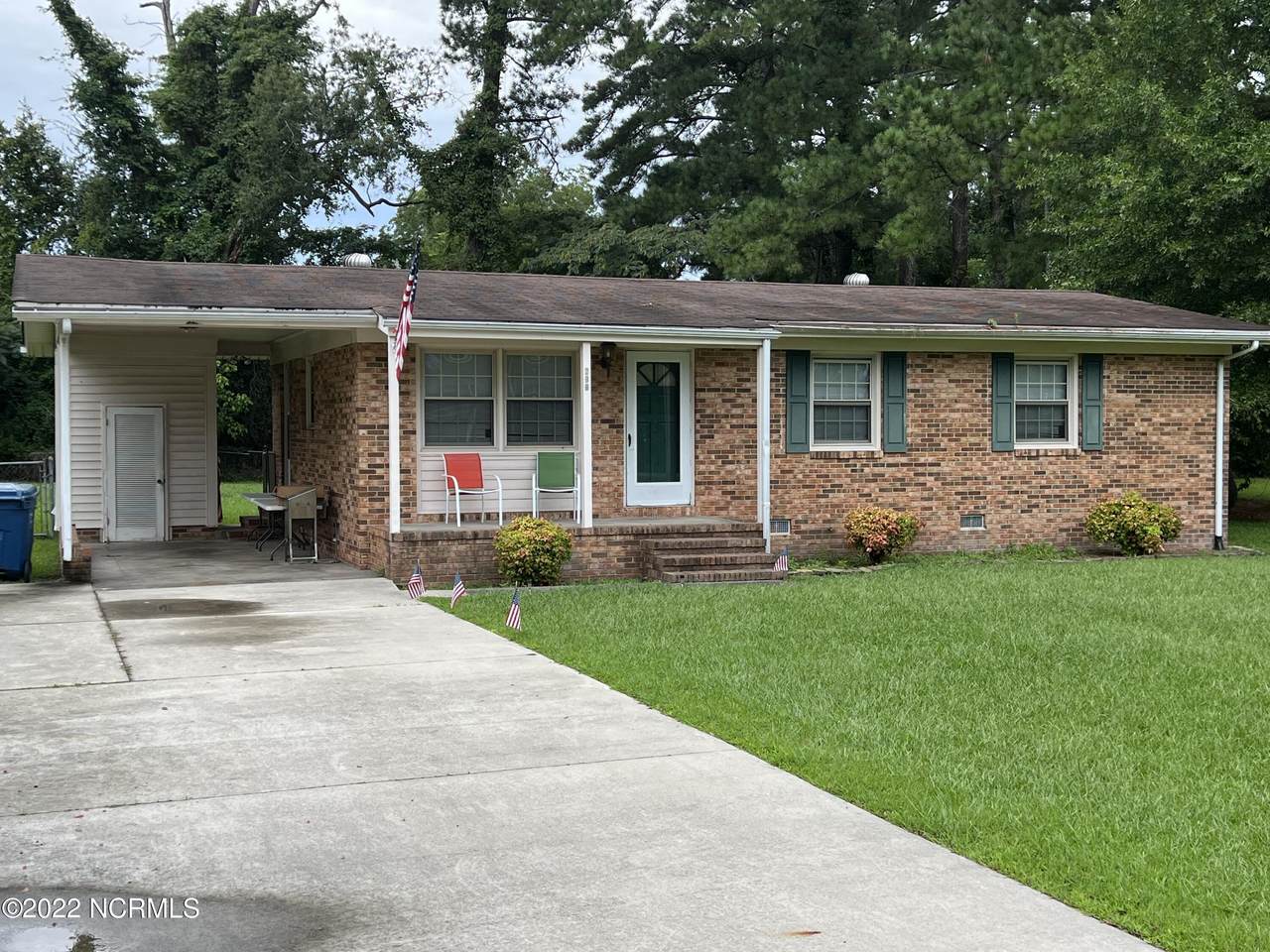 204 Hampton Drive - Photo 1
