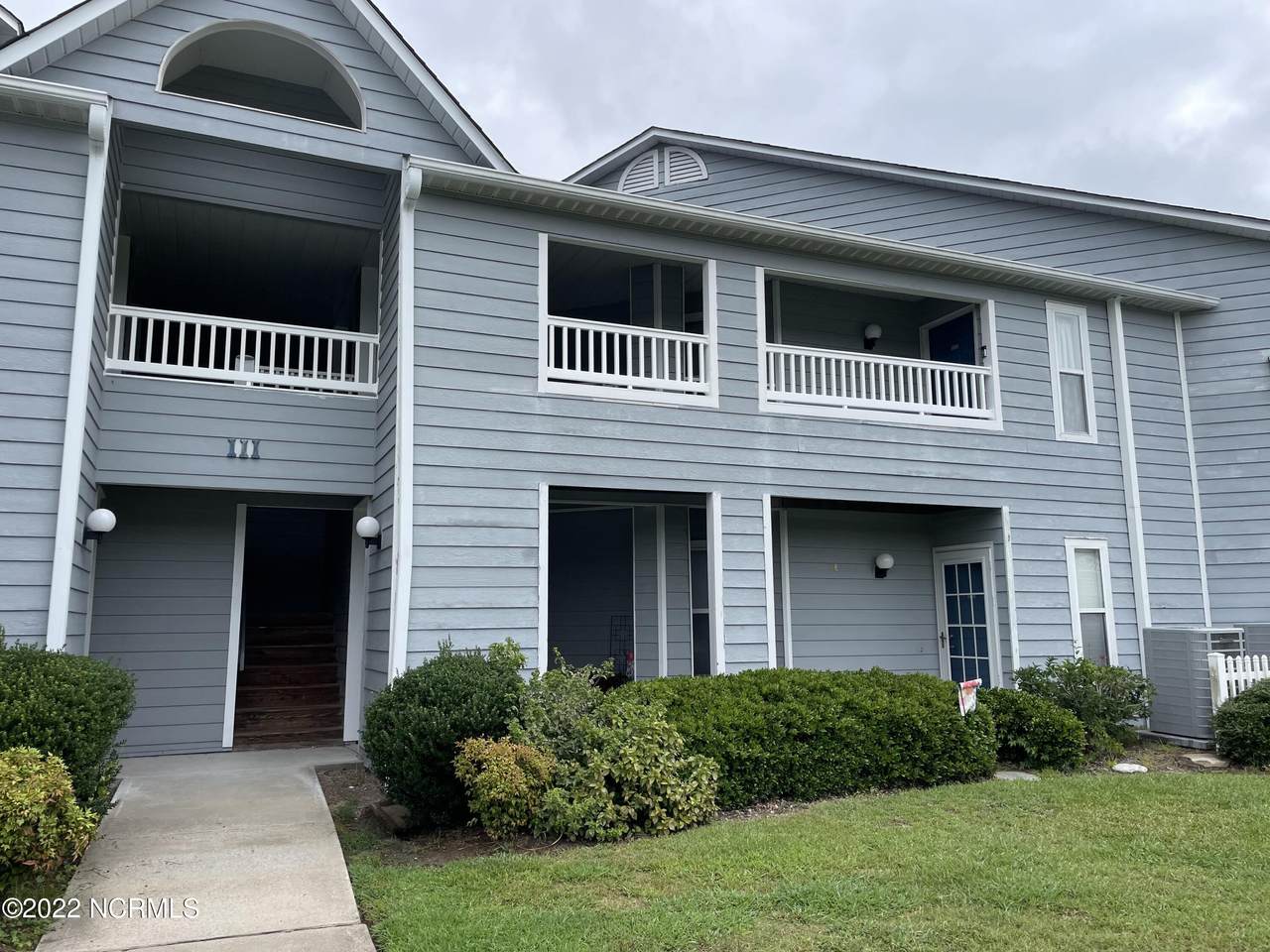111 Breezewood Drive - Photo 1