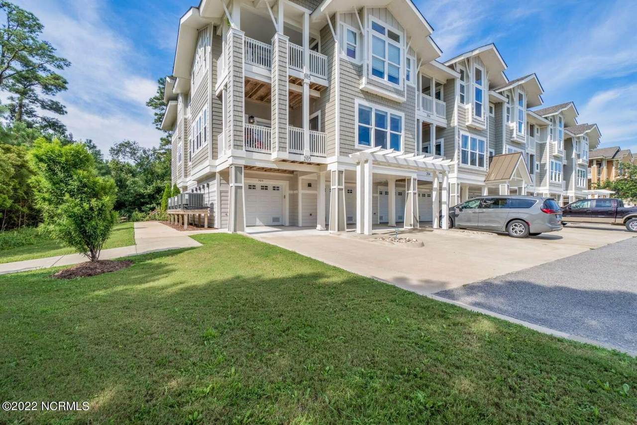 200 Mercedes Court - Photo 1