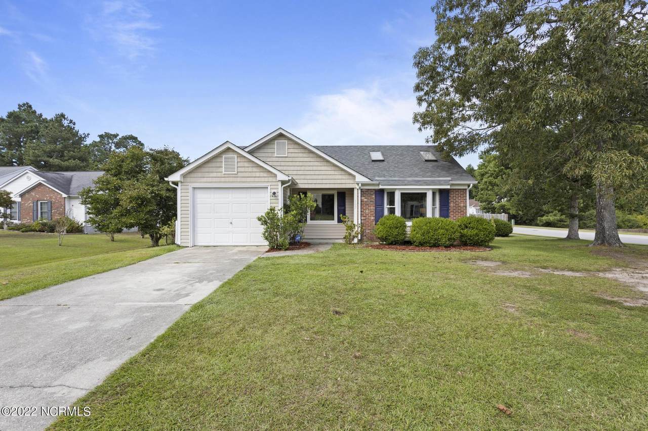 102 Caswell Court - Photo 1