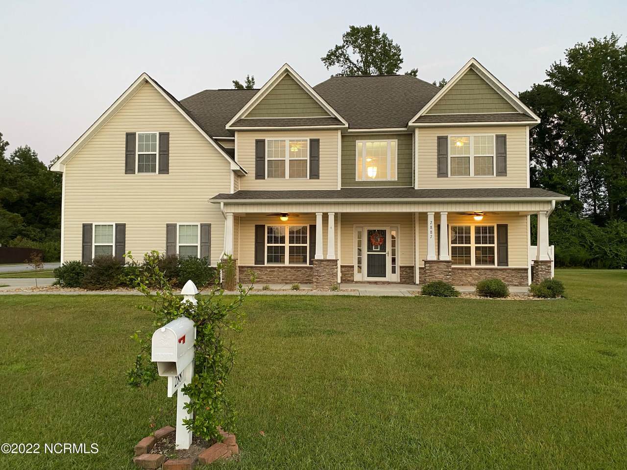 2887 Oakwood Drive - Photo 1