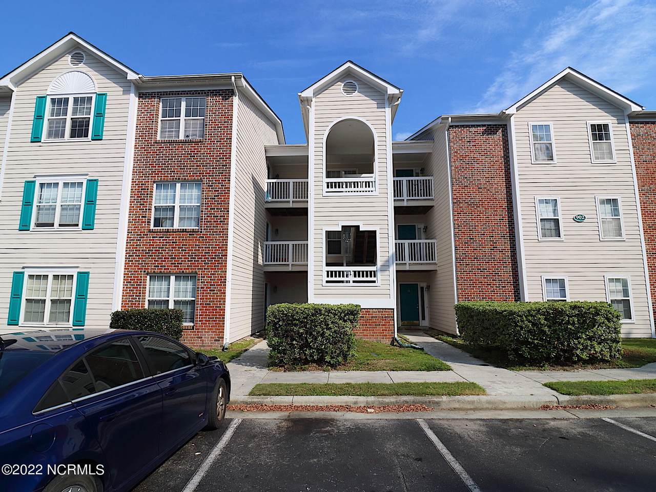 902 Litchfield Way - Photo 1