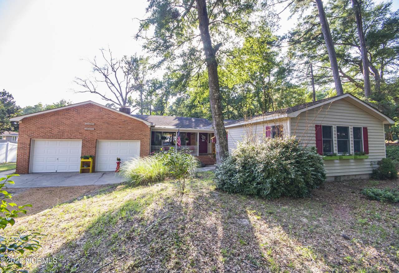 137 Holly Trail - Photo 1