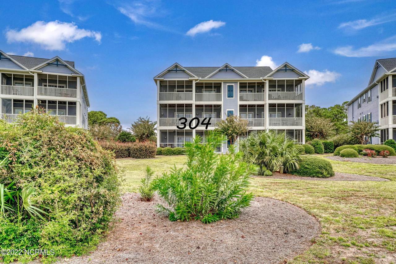 2555 St James Drive - Photo 1