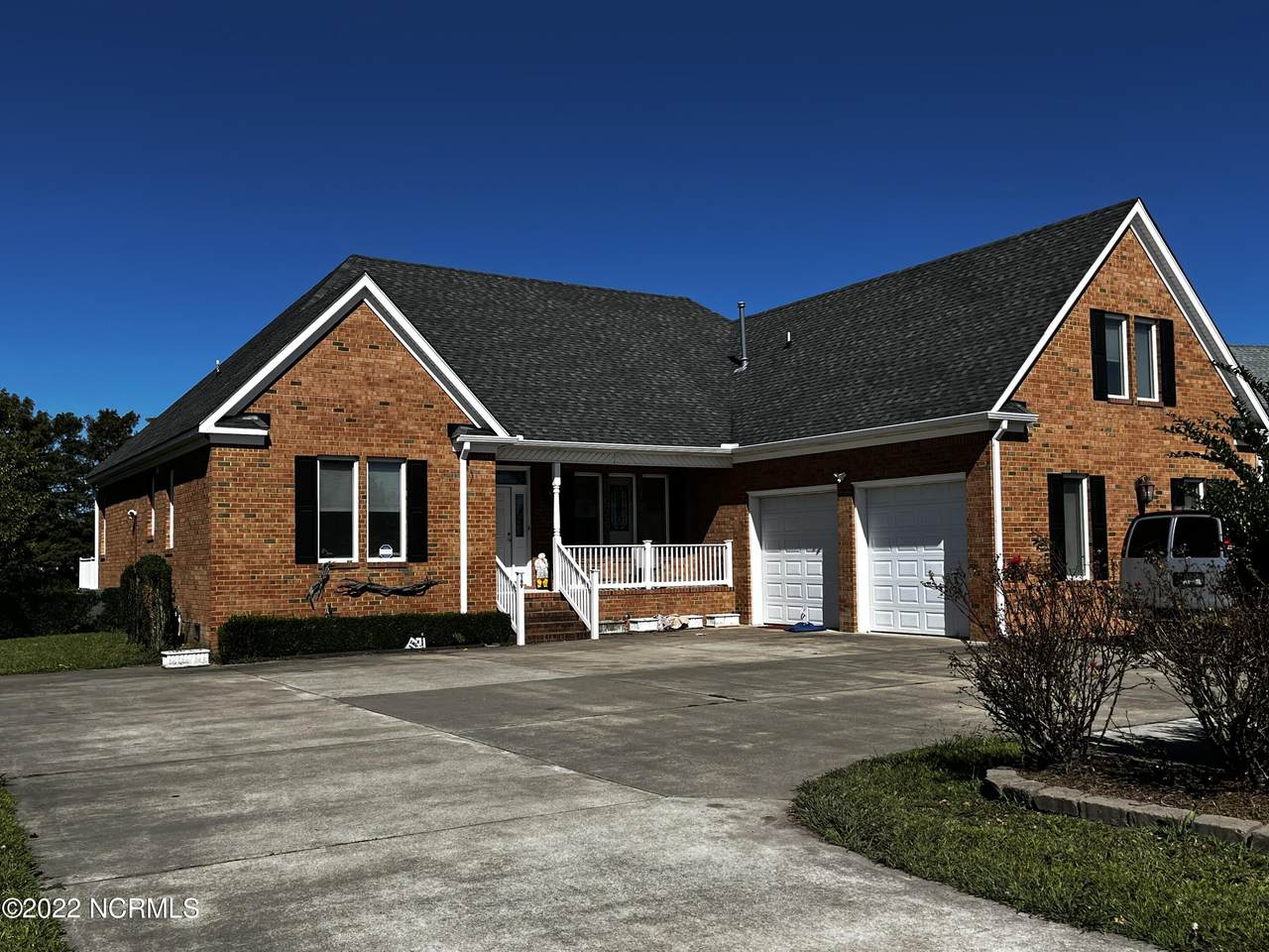 169 Pelican Pointe Drive - Photo 1