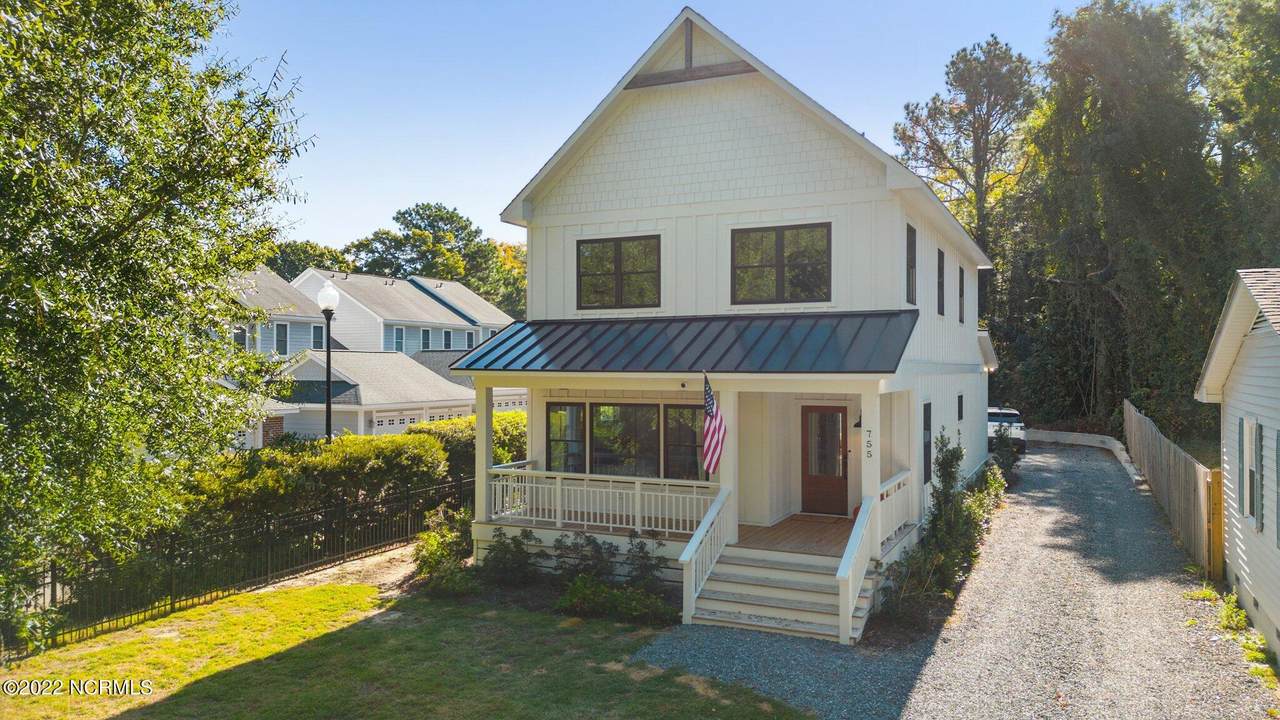755 Ashe Street - Photo 1