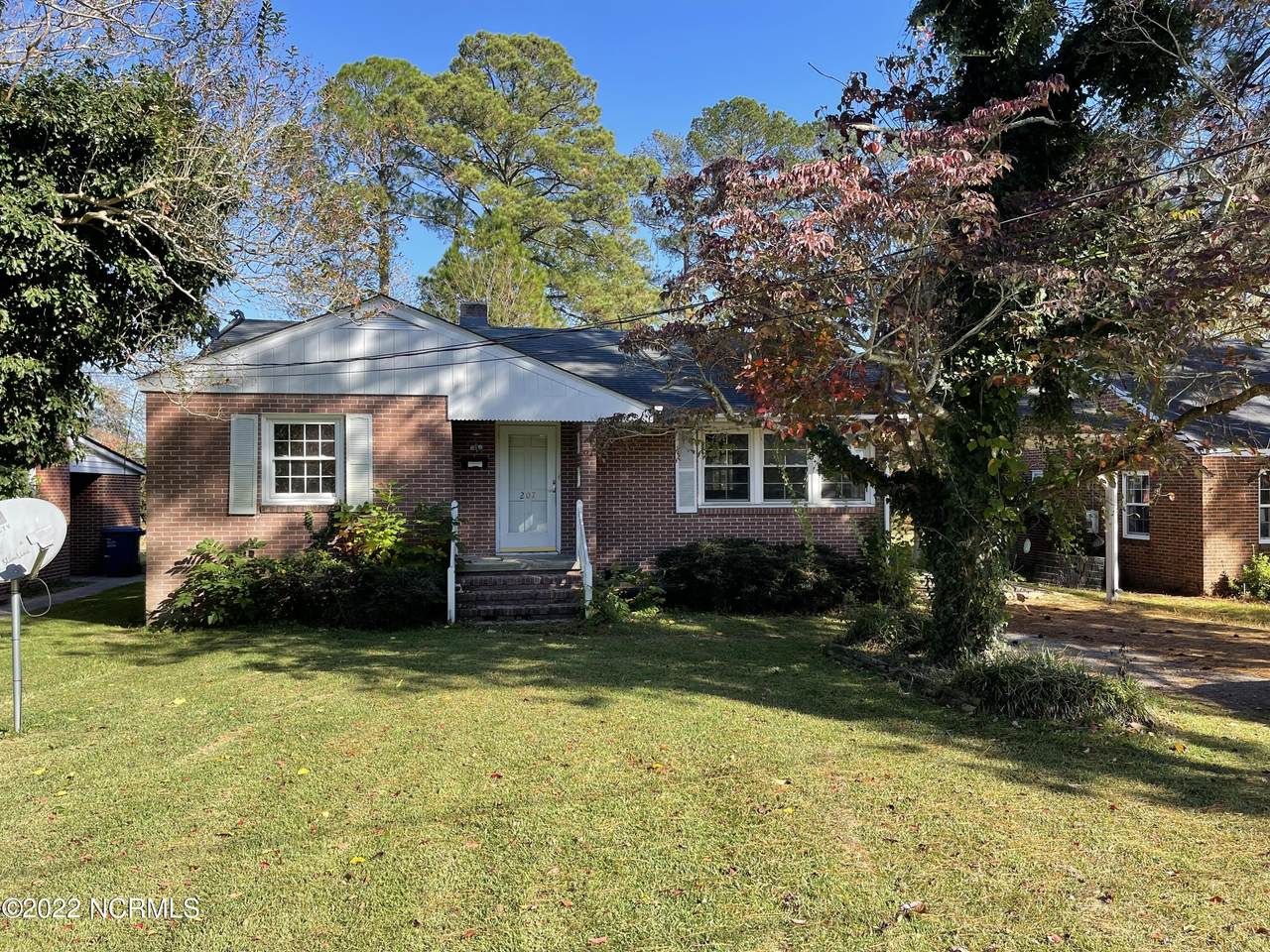 207 Roanoke Avenue - Photo 1