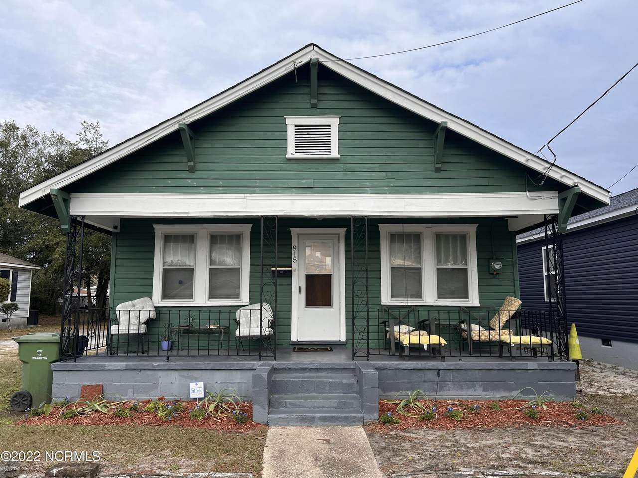 915 10th Street - Photo 1