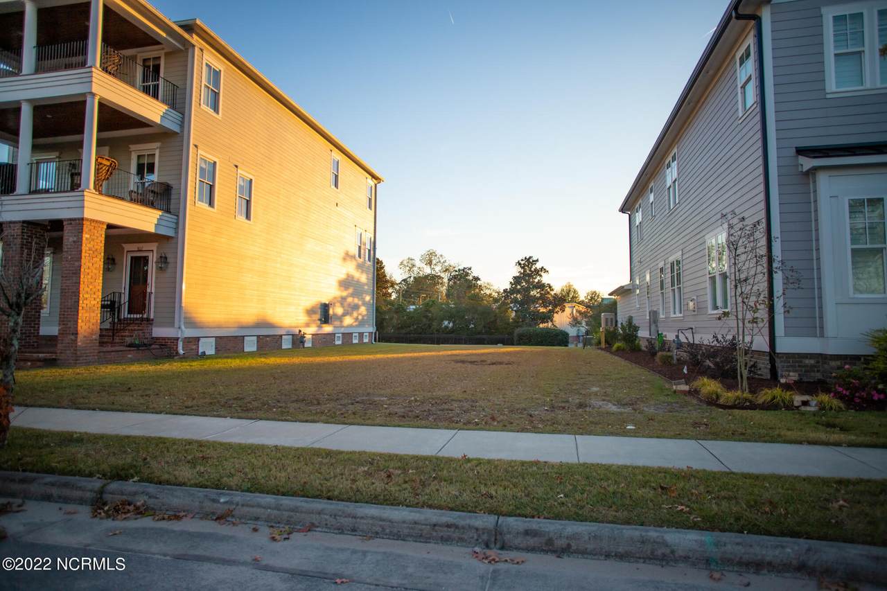 809 Front Street - Photo 1