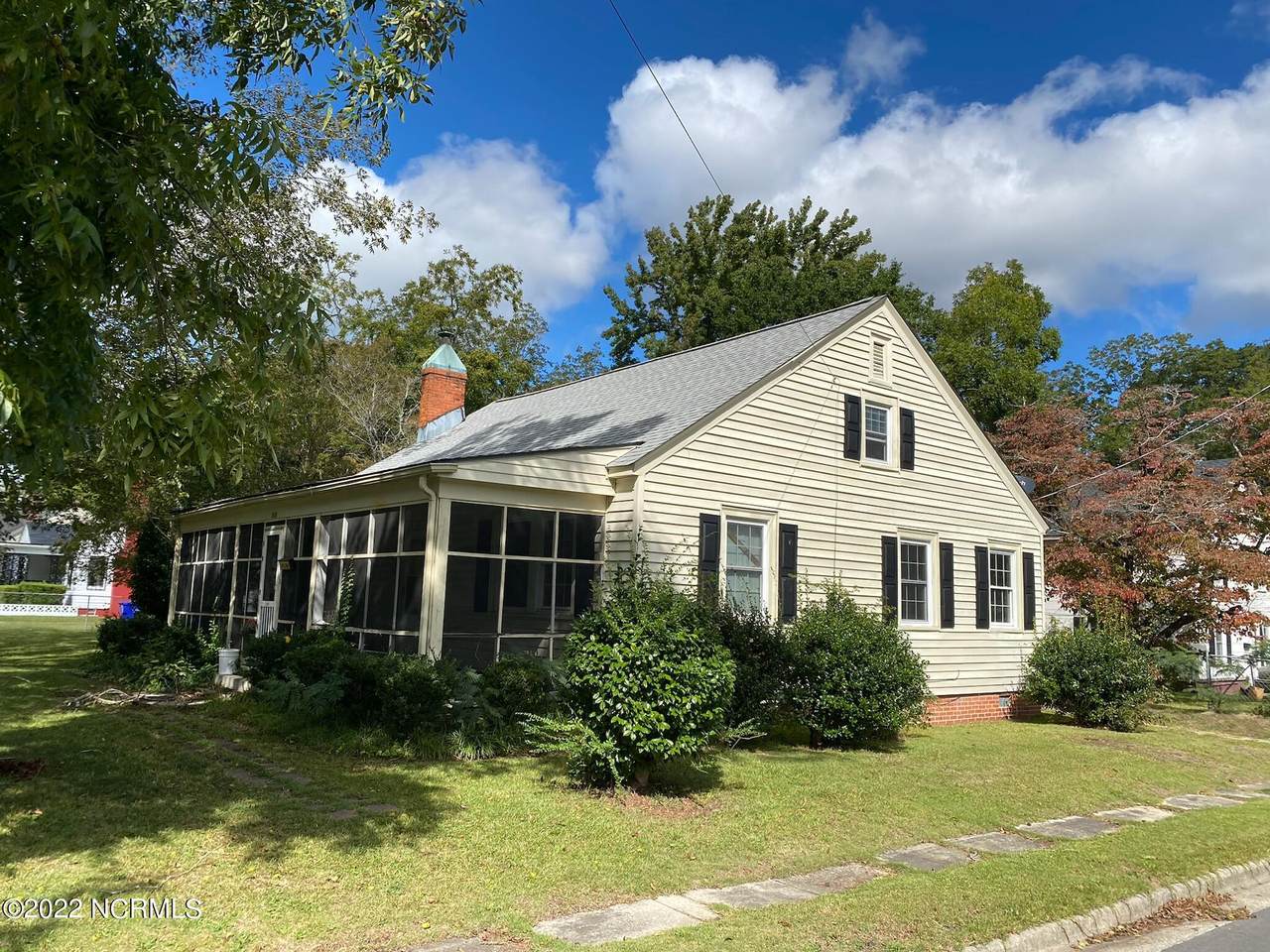 1000 Colonial Avenue - Photo 1