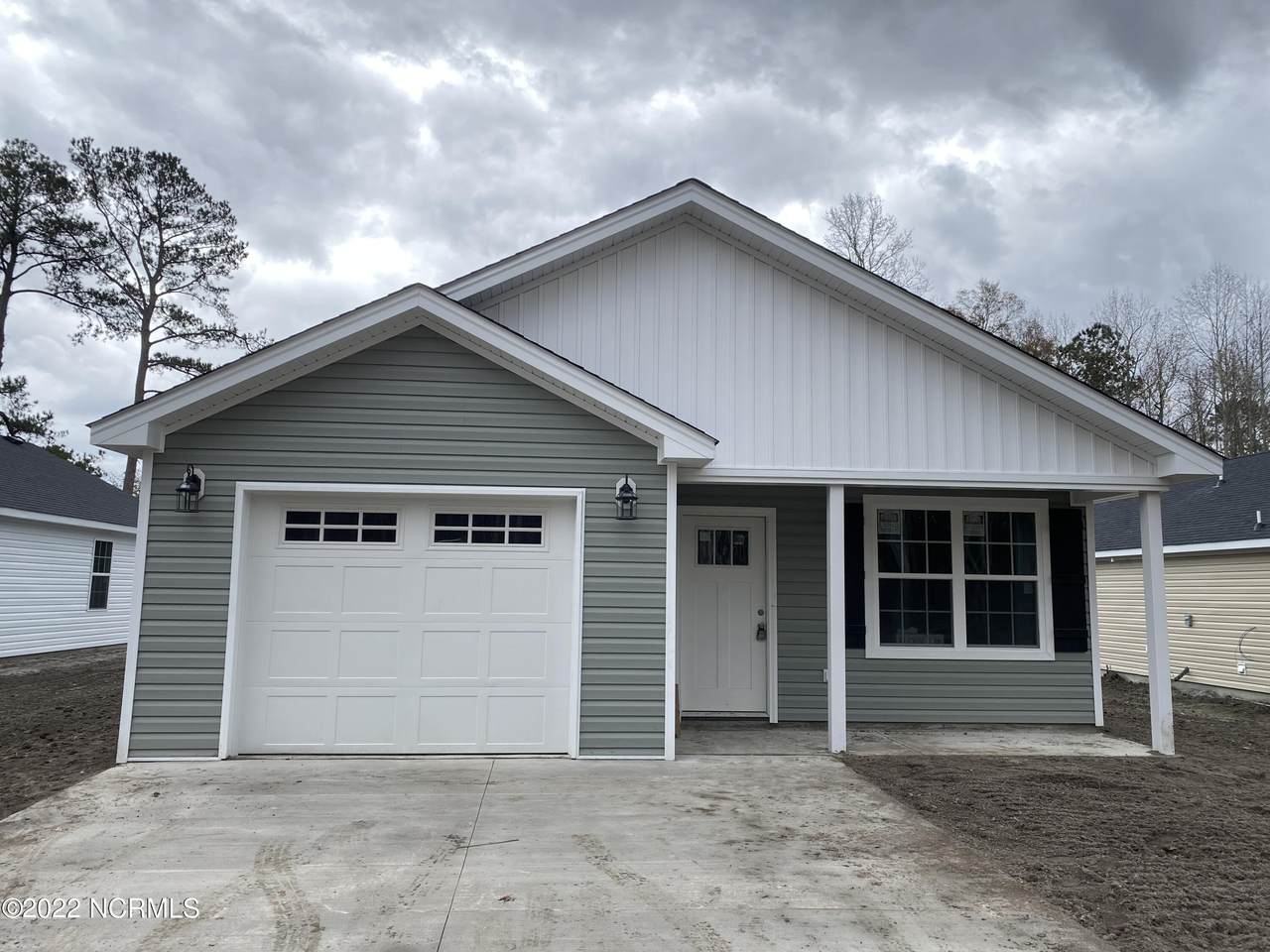 105 Middle Street - Photo 1